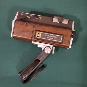 Vintage BELL & HOWELL Filmosound 8 Autoload Movie Camera - Super 8mm untested